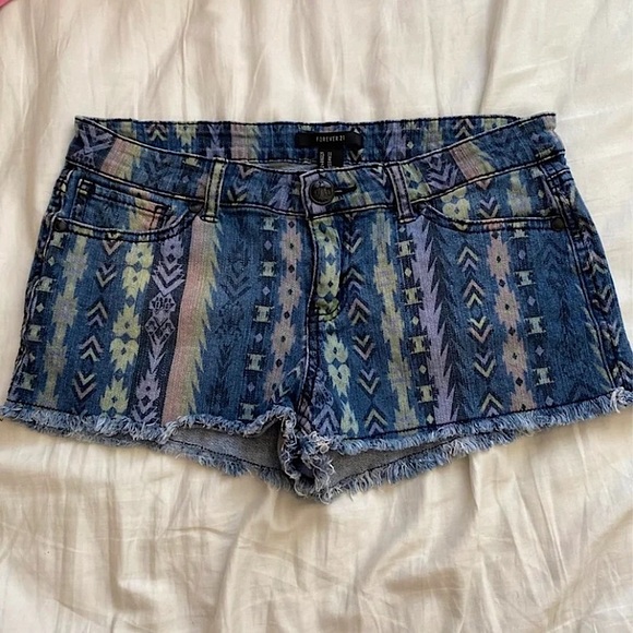 Forever 21 Tribal Aztec Print Denim Jean Shorts Size 27 - Picture 1 of 3